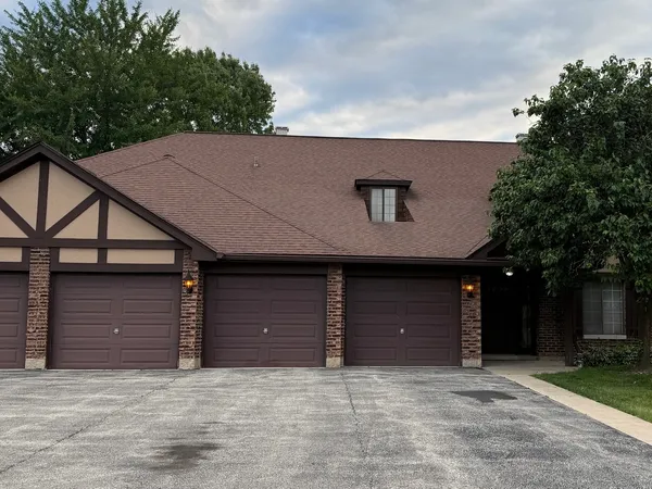 $2,600 | 1756 Plymouth Court, Unit B, Wheaton, IL 60189