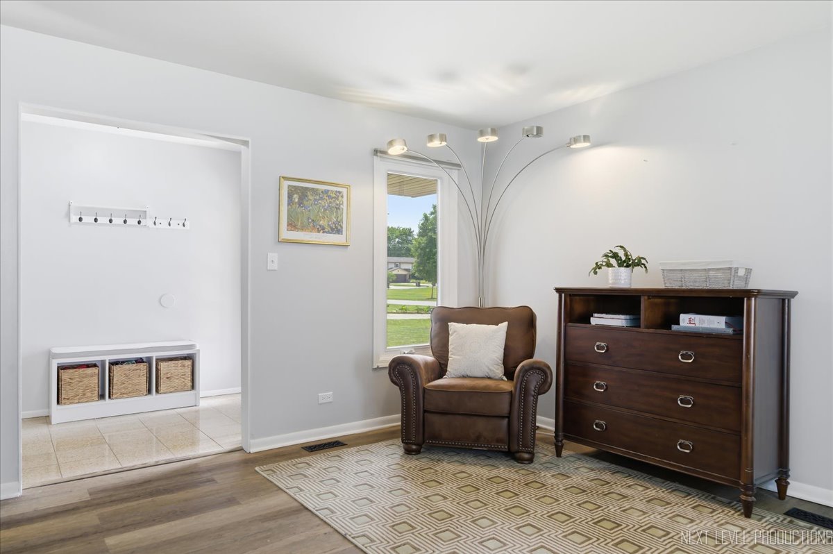 2020 Carling Road Hoffman Estates, IL 60169 - Photo 9 of 56