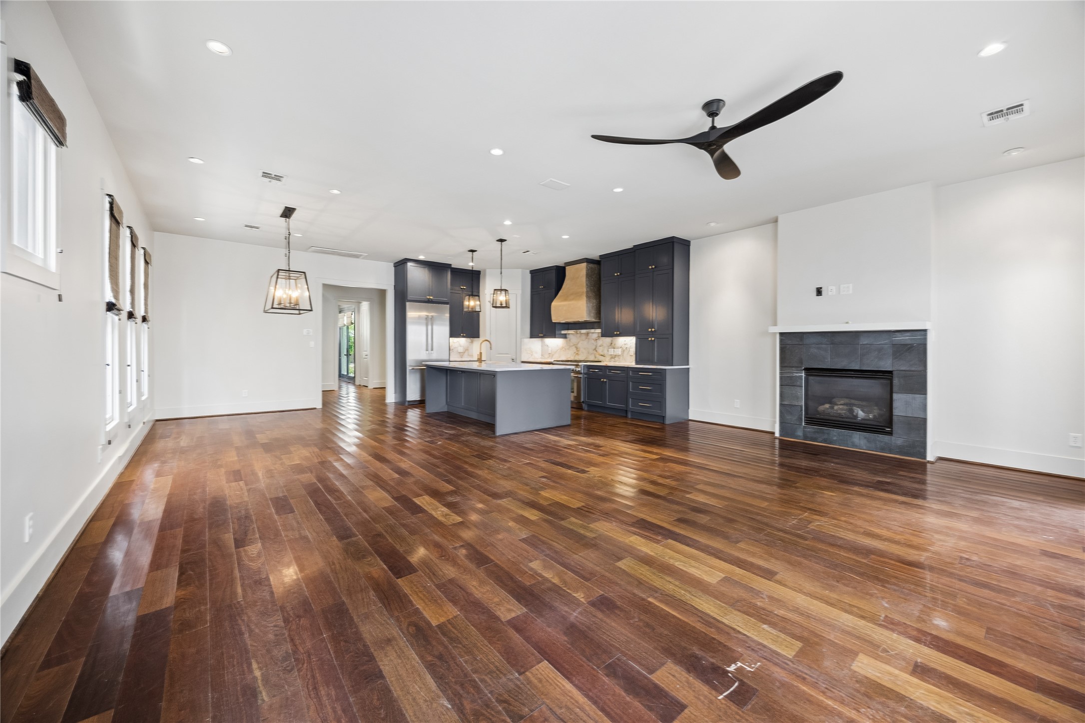 926 Nicholson Street Houston, TX 77008 - Photo 15 of 39 Sightlines between the kitchen, dining room, and living room create a natural flow for everyday life and entertaining.