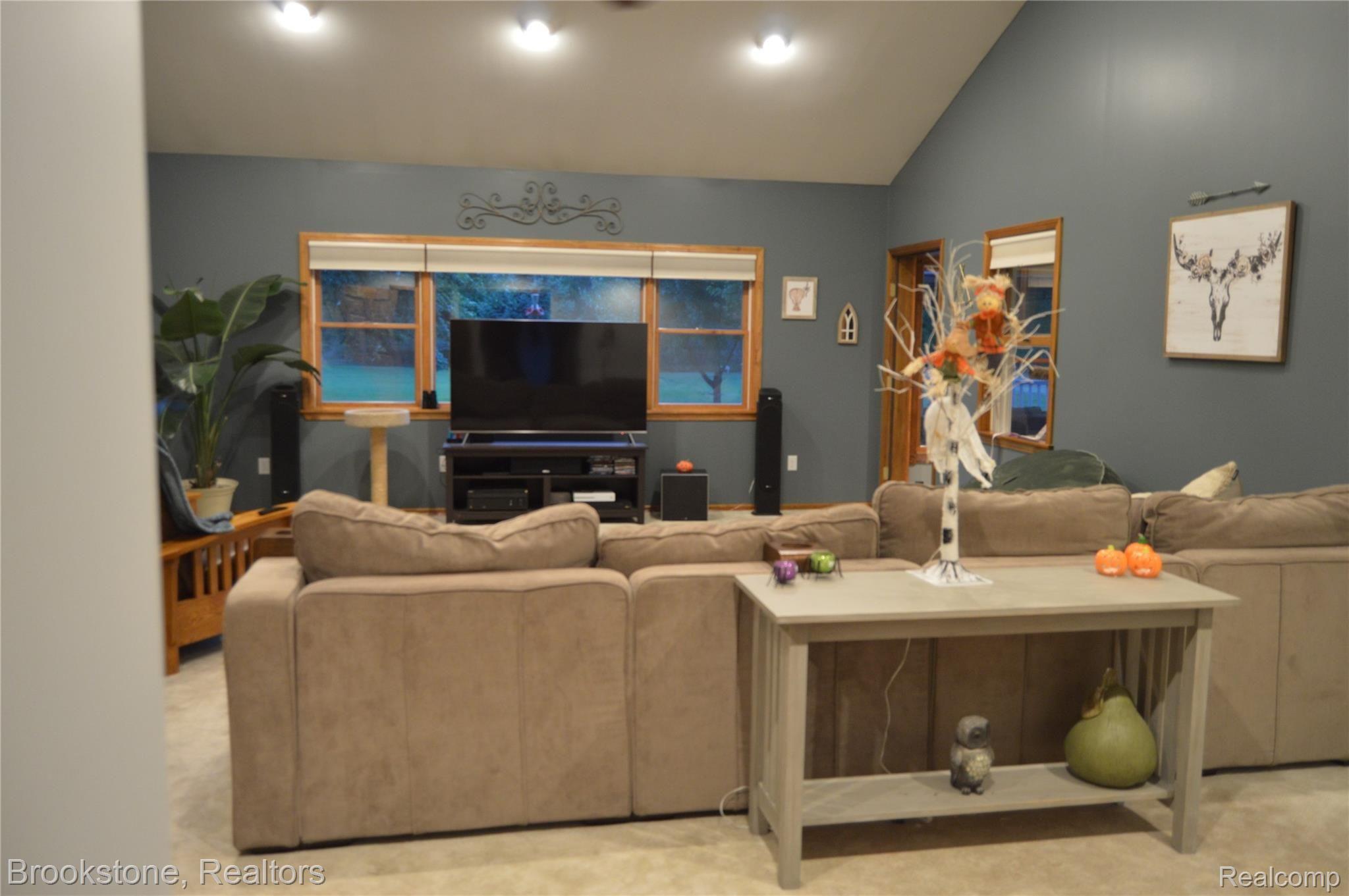 12447 Field Road Clio, MI 48420 - Photo 9 of 37 12447 Field Rd Clio MI 48420 great room