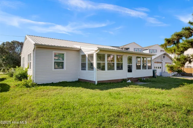 $1,000,000 | 1203 Fort Fisher Boulevard North, Carolina Beach, NC 28428