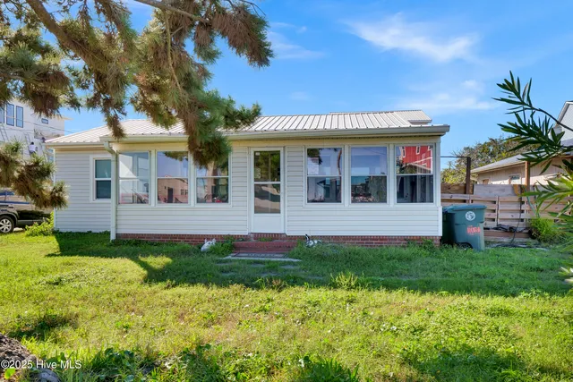 $1,000,000 | 1203 Fort Fisher Boulevard North, Carolina Beach, NC 28428