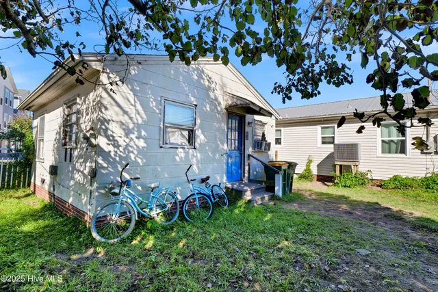 $1,000,000 | 1203 Fort Fisher Boulevard North, Carolina Beach, NC 28428