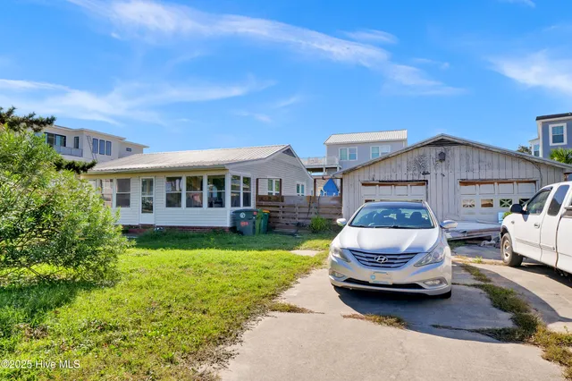$1,000,000 | 1203 Fort Fisher Boulevard North, Carolina Beach, NC 28428