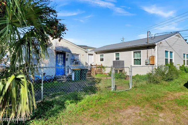 $1,000,000 | 1203 Fort Fisher Boulevard North, Carolina Beach, NC 28428