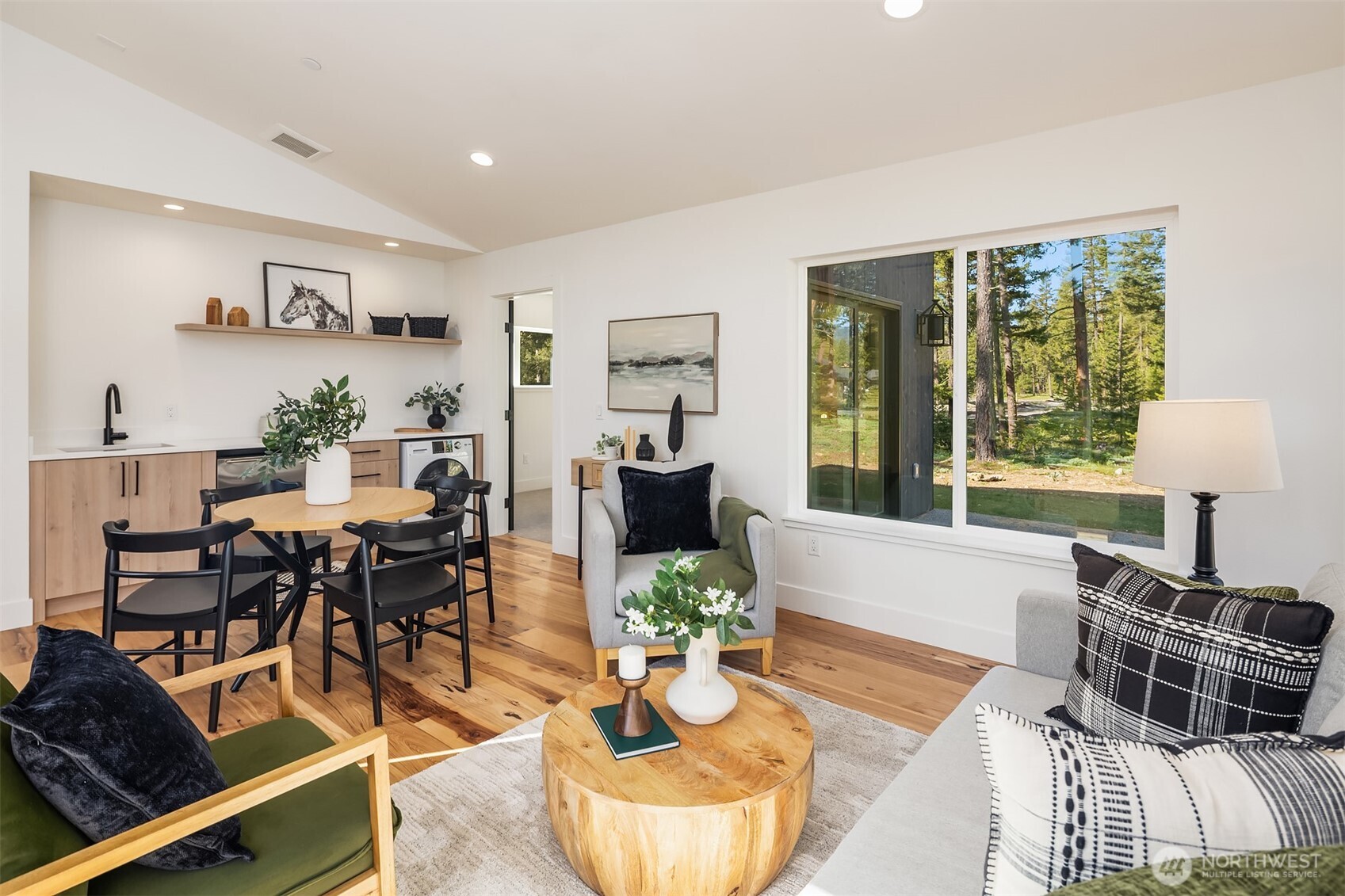 17 Wanawish Loop Cle Elum, WA 98922 - Photo 5 of 11 a living room with furniture and a large window