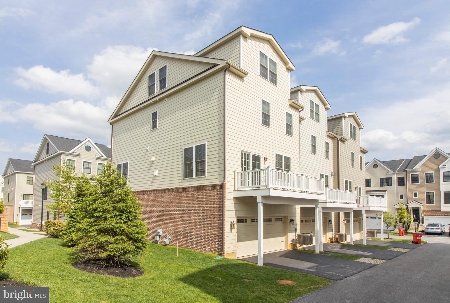 176 Katharine Lane Wayne, PA 19087 - Photo 28 of 30 Exterior - END ROW!
