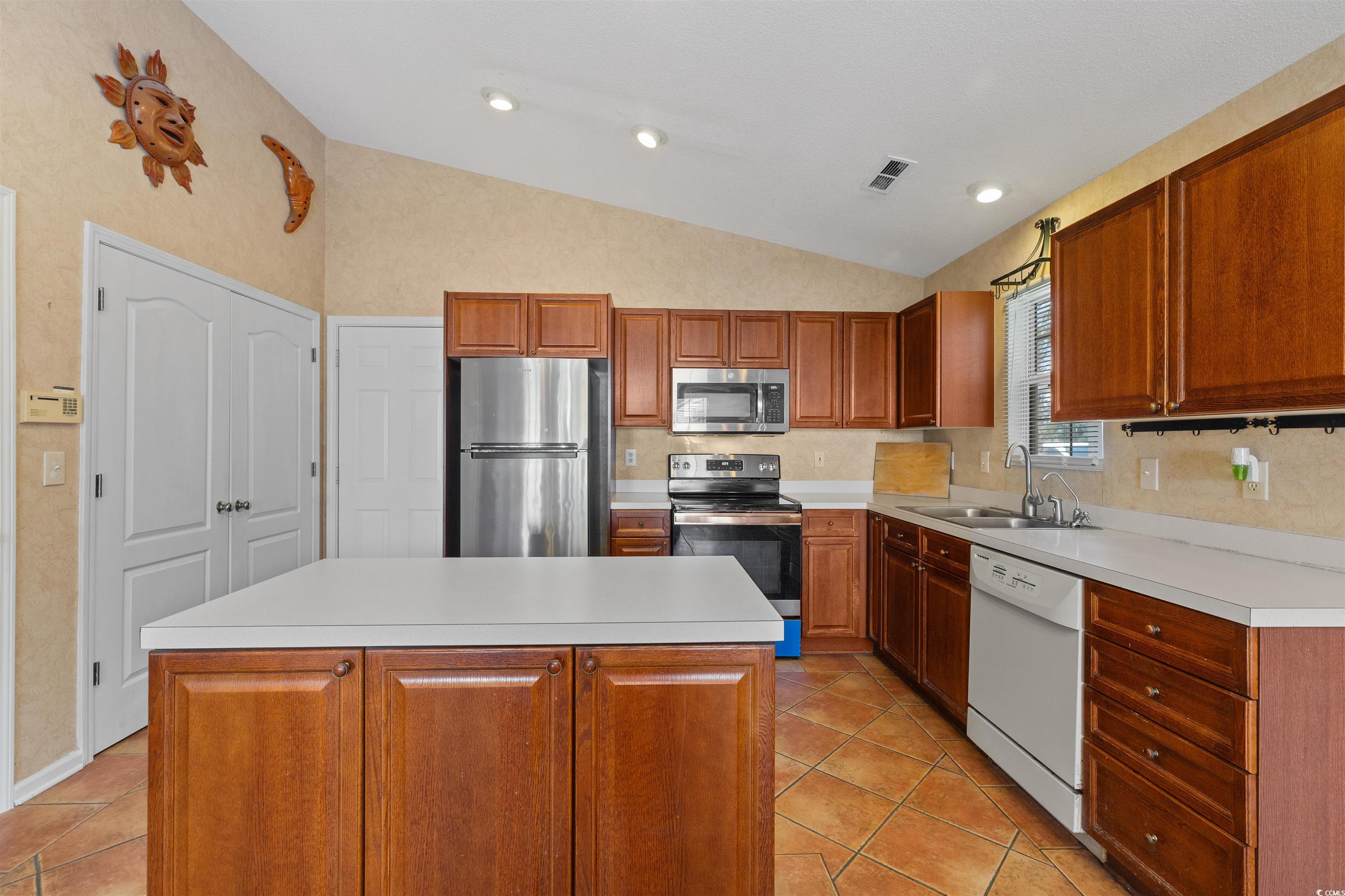 9827 Simonton Court Murrells Inlet, SC 29576 - Photo 15 of 40
