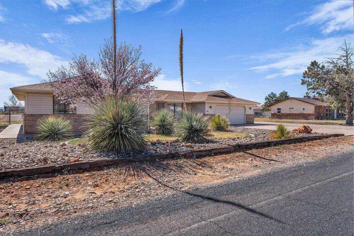 1865 West 5745 North St. George, UT 84770 - Photo 3 of 29 H-20