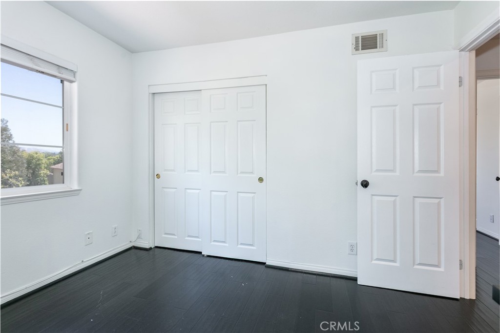 1175 Corte Riviera Camarillo, CA 93010 - Photo 27 of 33