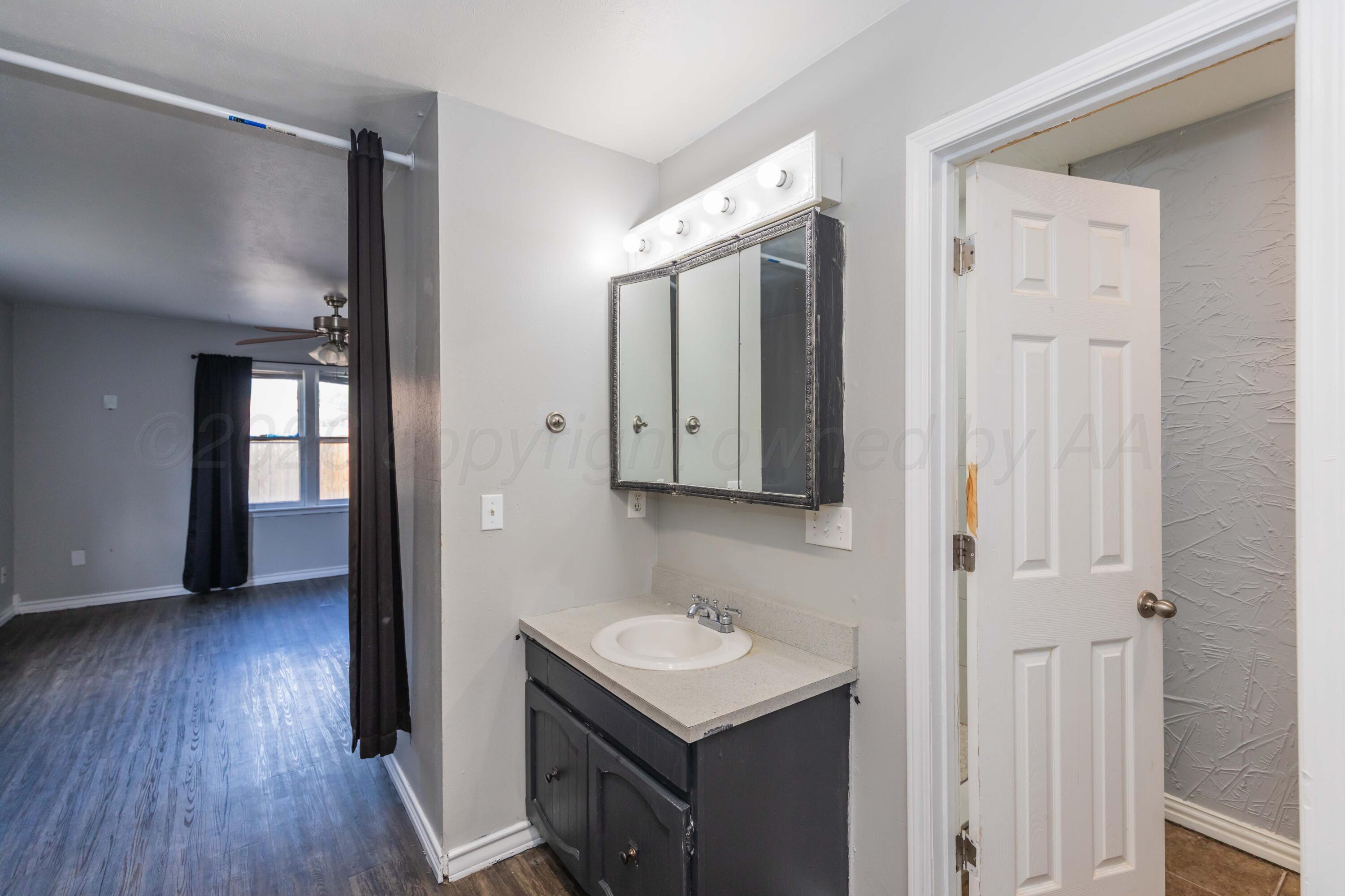 4110 South Lipscomb Street Amarillo, TX 79110 - Photo 28 of 38 PRIMARY BATH VIEW 3