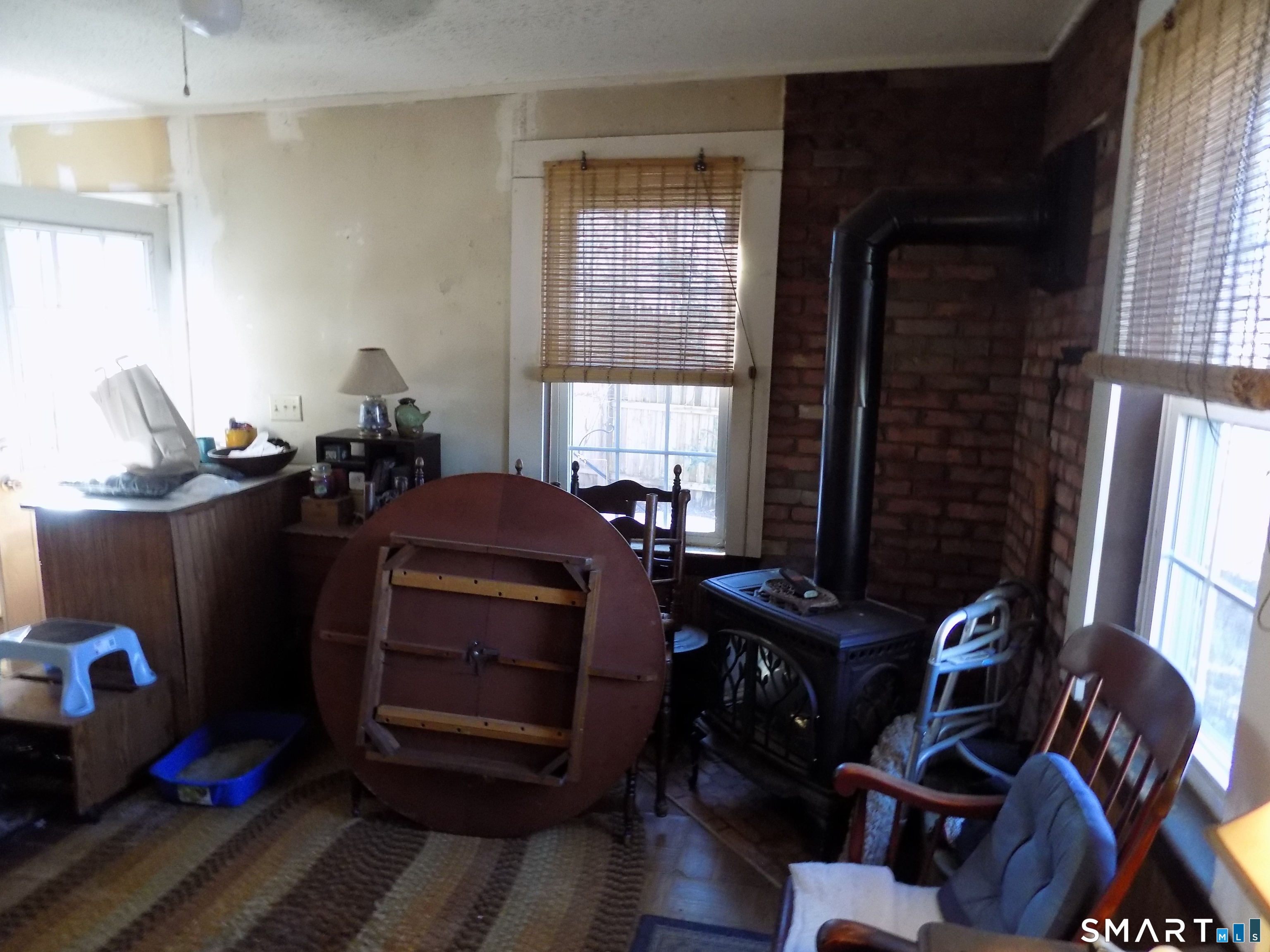 149 South Riverside Avenue Plymouth, CT 06781 - Photo 4 of 12 a room with furniture and musical instruments