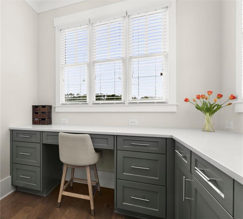 3809 Cochran Lake Road Marietta, GA 30062 - Photo 19 of 40 a kitchen with a table and chair