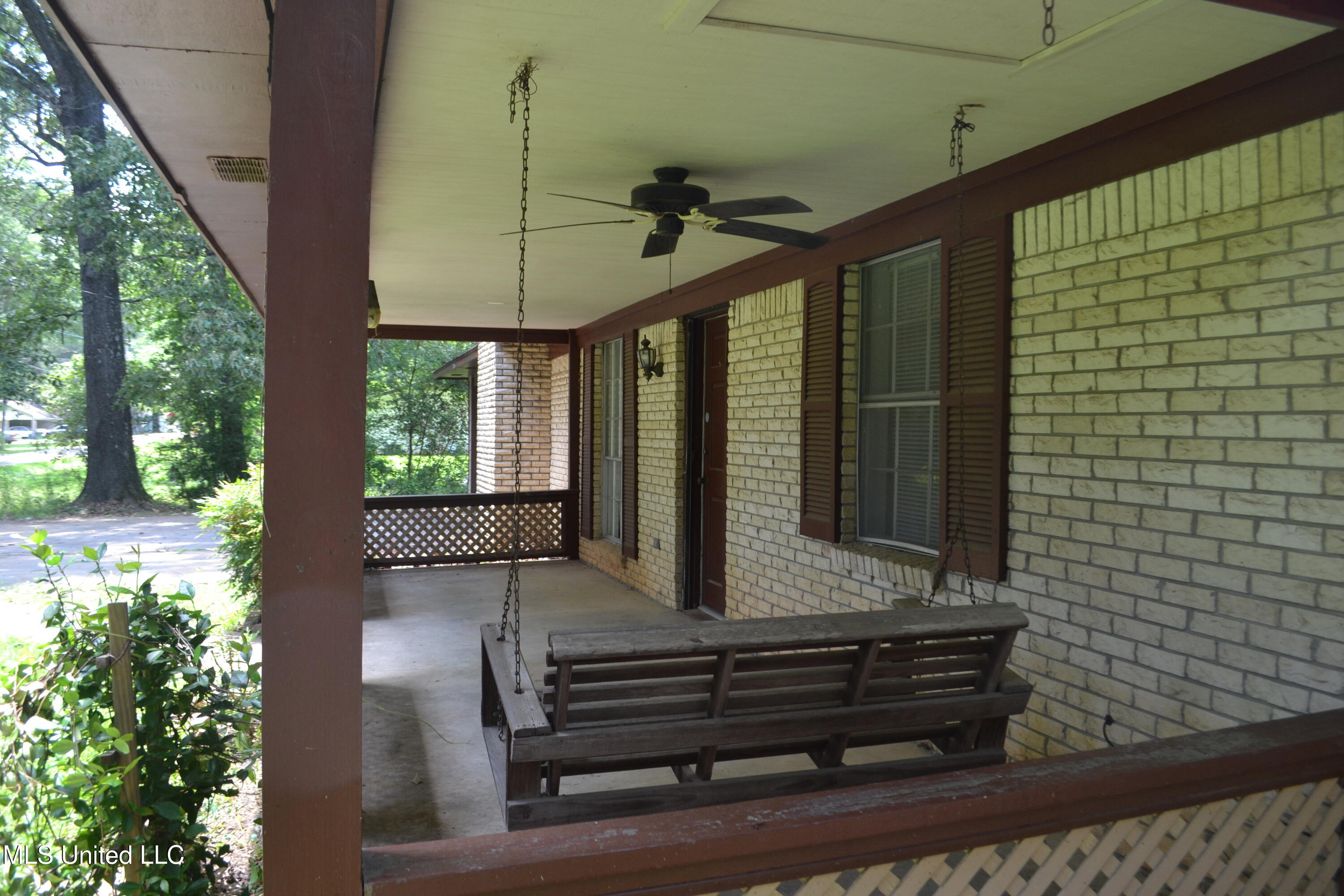 236 East Moon Street Ridgeland, MS 39157 - Photo 3 of 17 DSC_0122