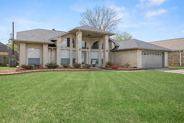 $275,000 | 2407 Golden Oak Drive, Orange, TX 77632