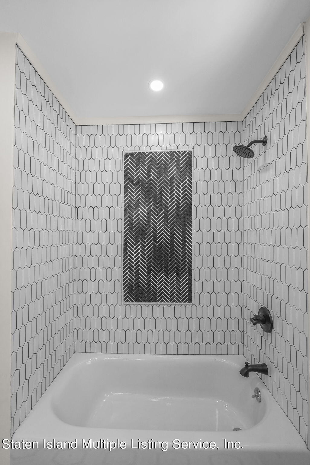 8 Starlight Road Staten Island, NY 10301 - Photo 34 of 56 Tub