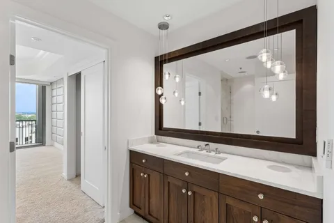 $1,350,000 | 900 20th Avenue South, Unit 1301, Nashville, TN 37212