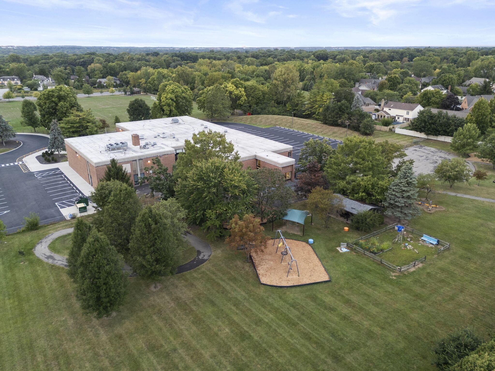 2560 Chartwell Road Columbus, OH 43220 - Photo 48 of 57 Burbank