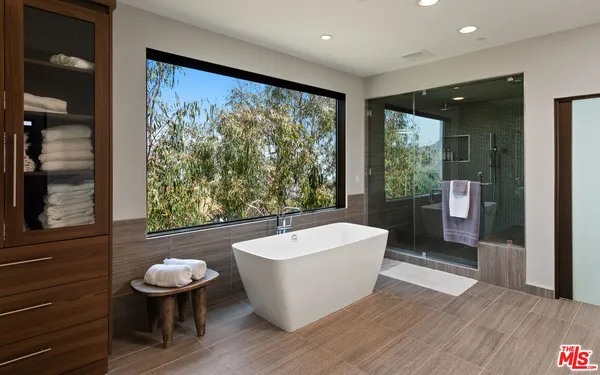 a view of a entryway with furniture