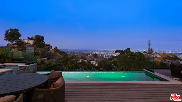 a view of entryway with a front door