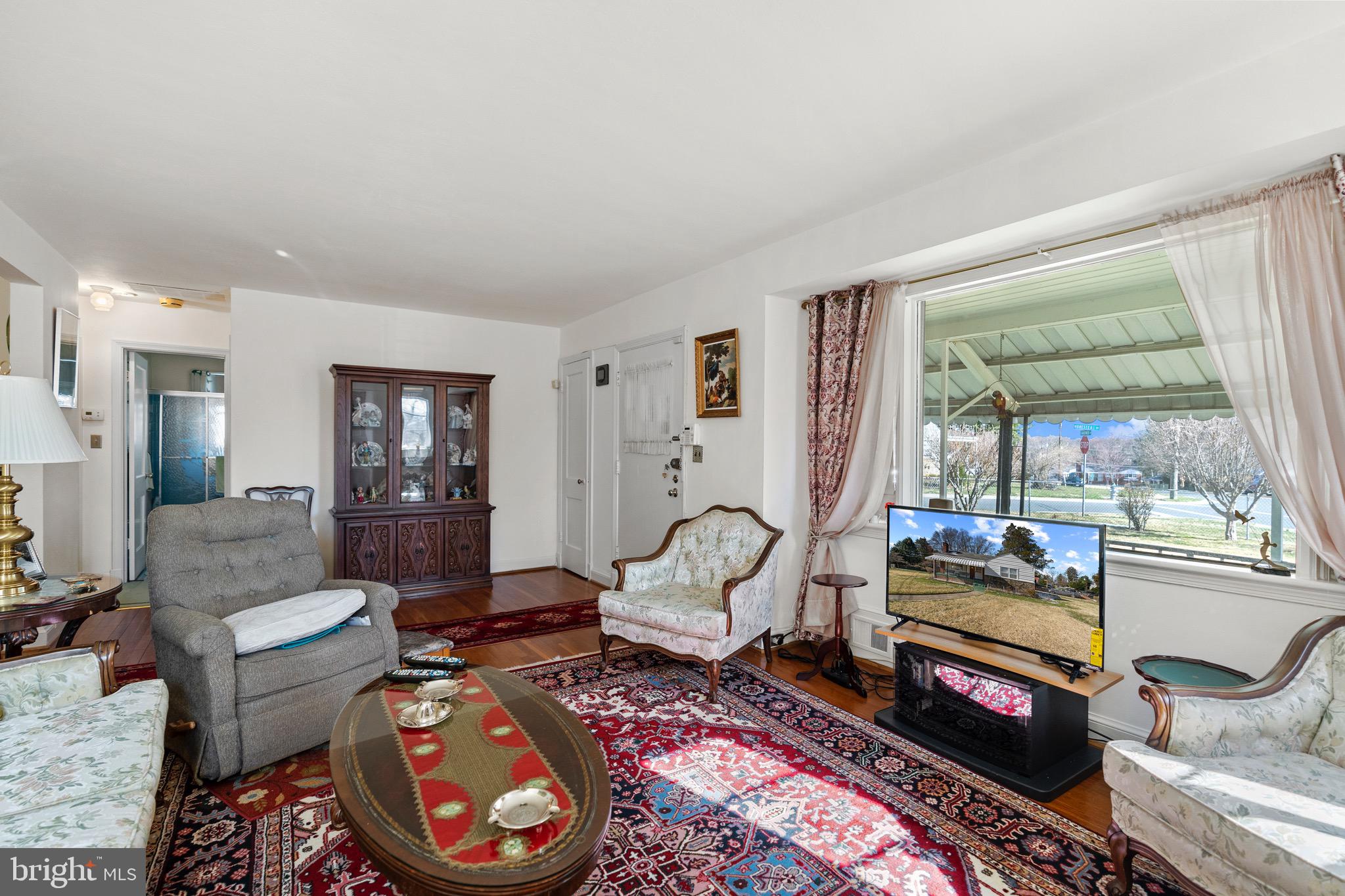 10302 Gardiner Avenue Silver Spring, MD 20902 - Photo 4 of 30 Gallery Image 4