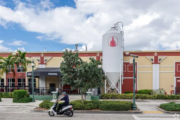 $3,700 | 433 Northwest 40th Court, Unit 4, Oakland Park, FL 33309