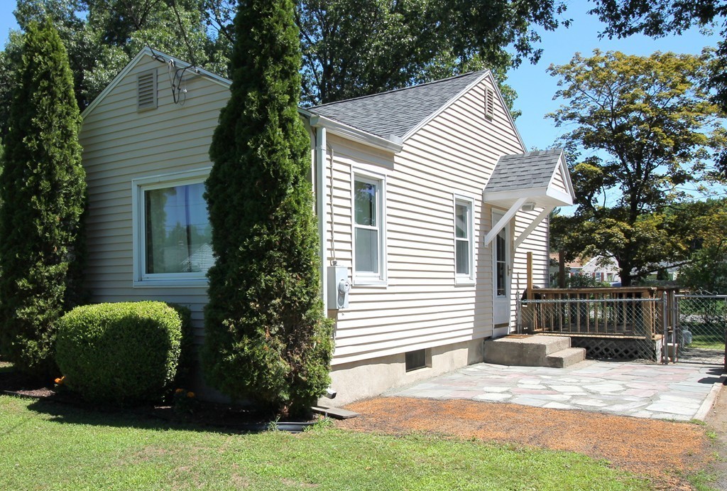 123 Spear Road Springfield, MA 01119 - Photo 3 of 24