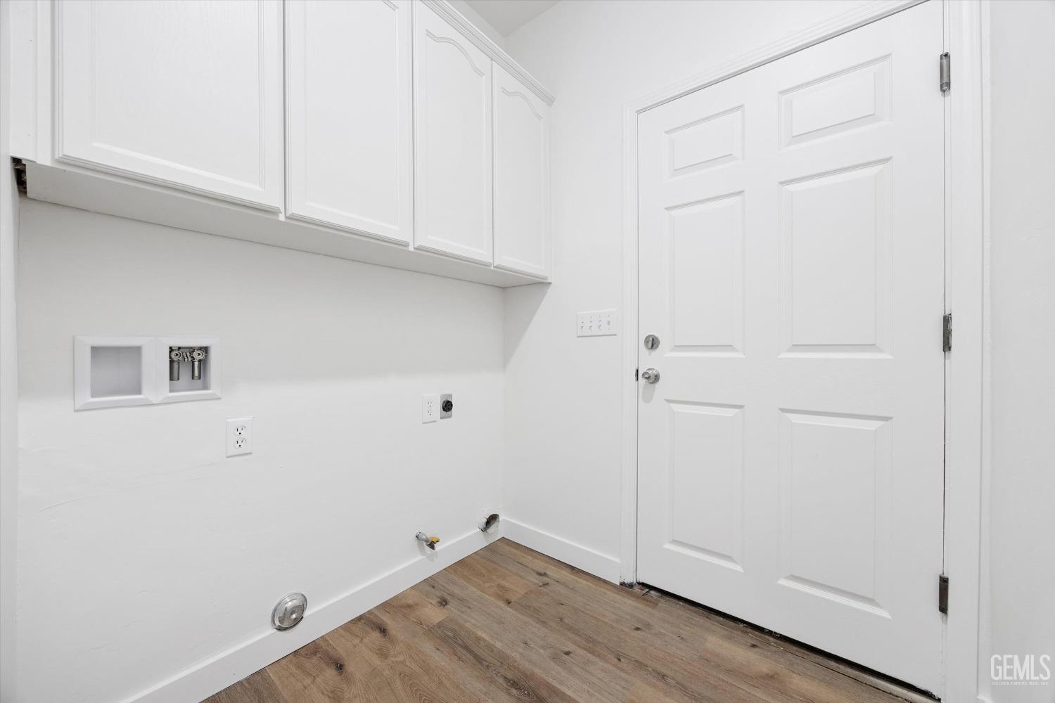 Undisclosed Address Bakersfield, CA 93306 - Photo 29 of 32 an empty room with wooden floor