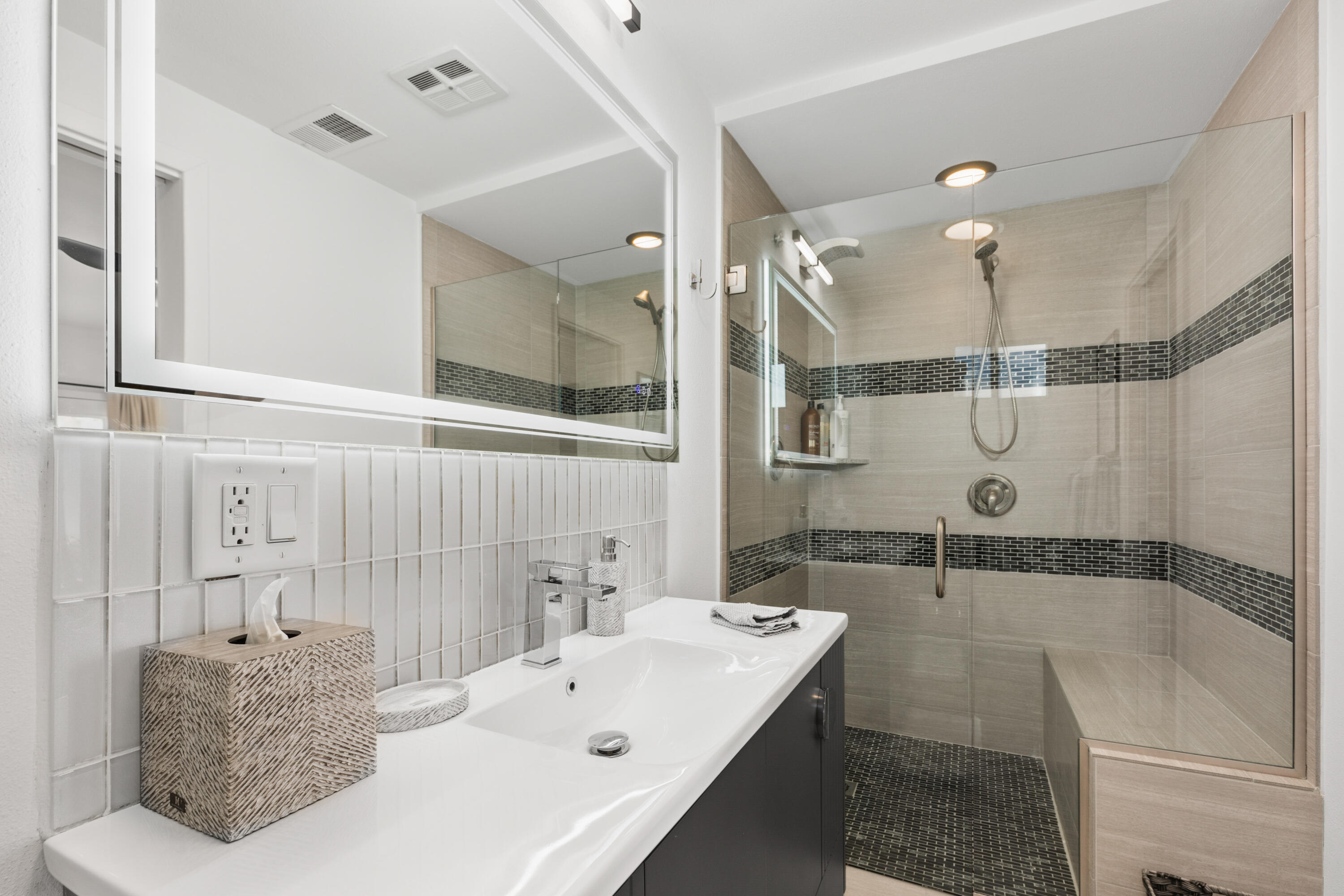 70050 Chappel Road Rancho Mirage, CA 92270 - Photo 26 of 36 a bathroom with a tub sink and mirror