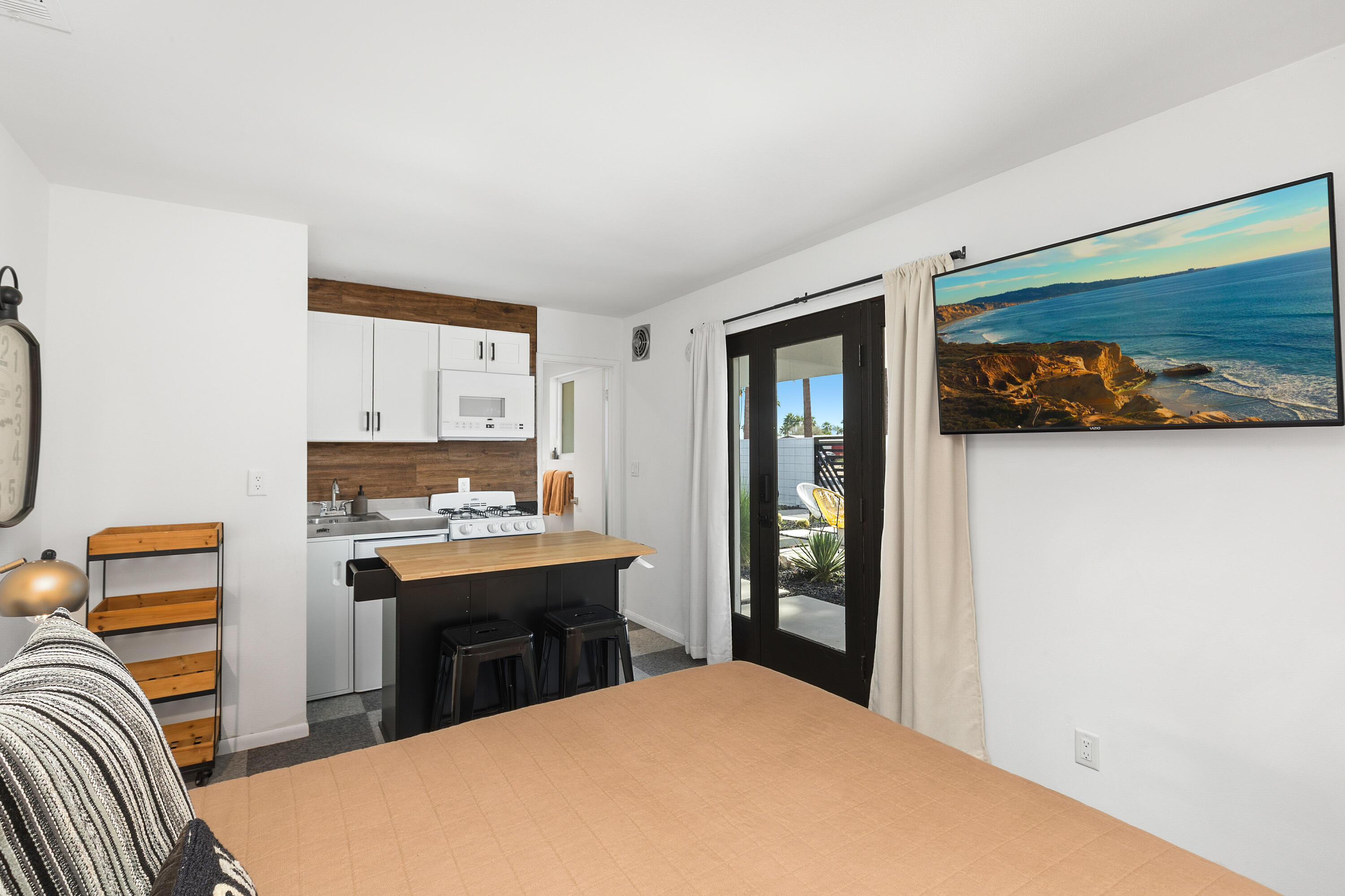70050 Chappel Road Rancho Mirage, CA 92270 - Photo 34 of 36 a room with a bed and a television