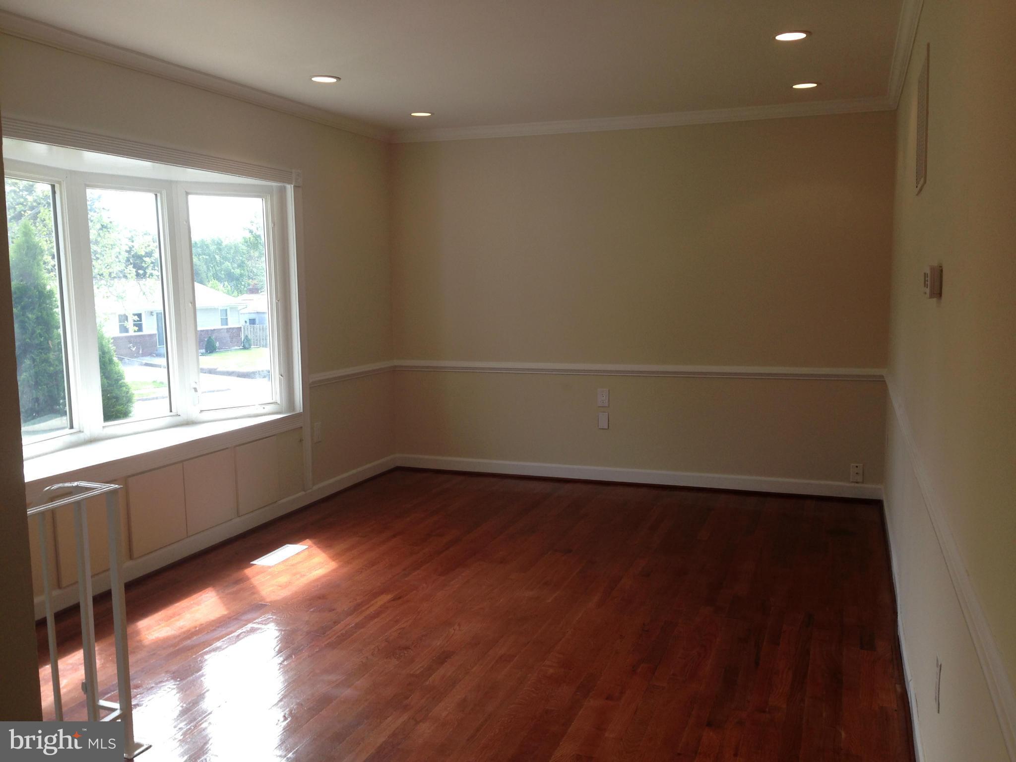 13204 Haddock Road Woodbridge, VA 22193 - Photo 3 of 30 Family Room