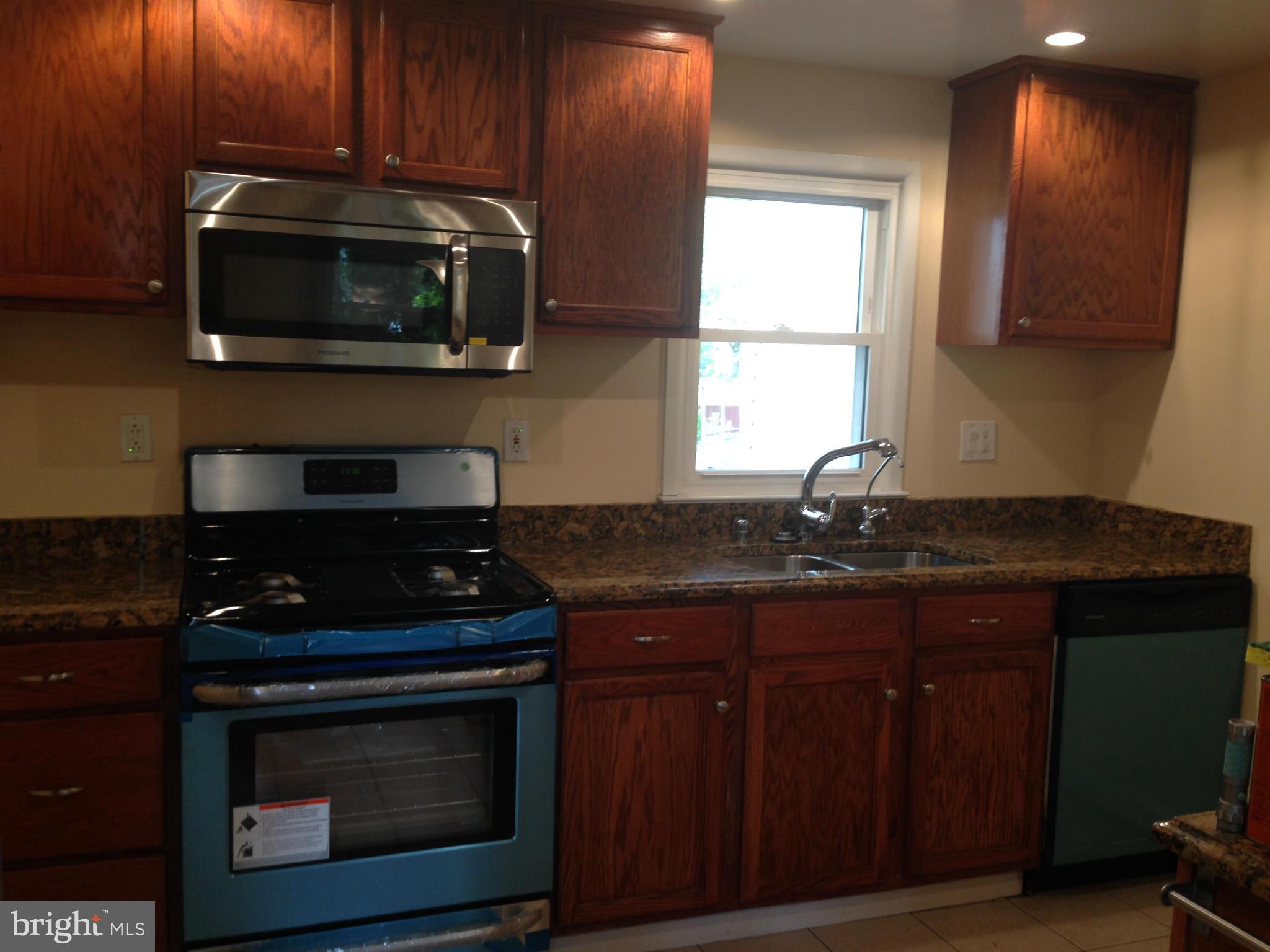 13204 Haddock Road Woodbridge, VA 22193 - Photo 22 of 30 Kitchen