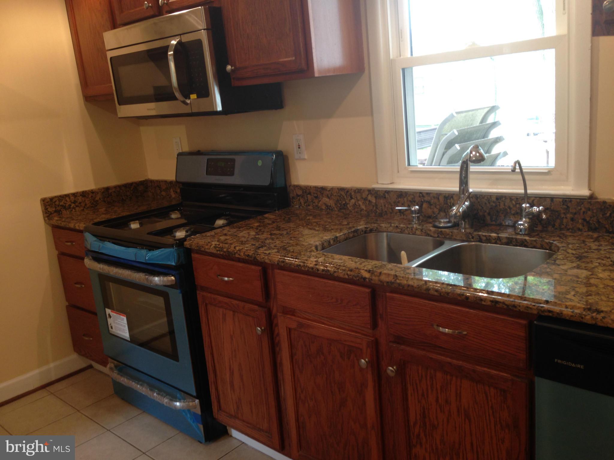 13204 Haddock Road Woodbridge, VA 22193 - Photo 23 of 30 Kitchen