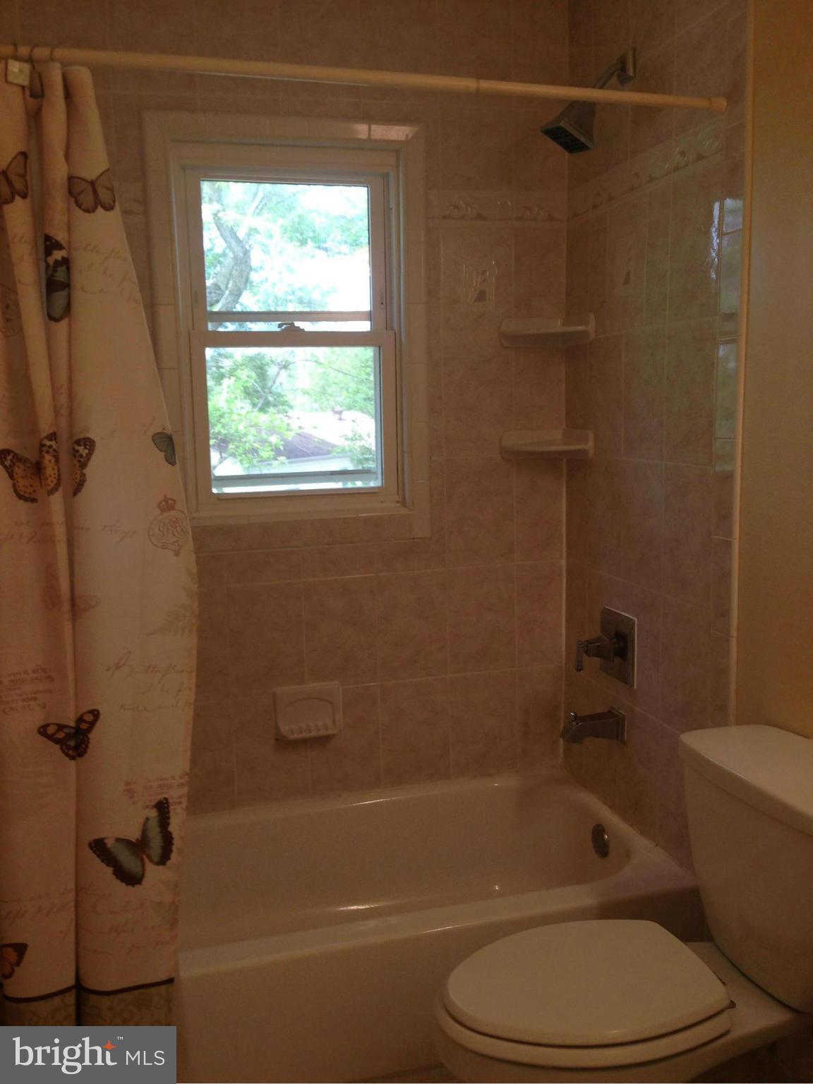 13204 Haddock Road Woodbridge, VA 22193 - Photo 10 of 30 Bath