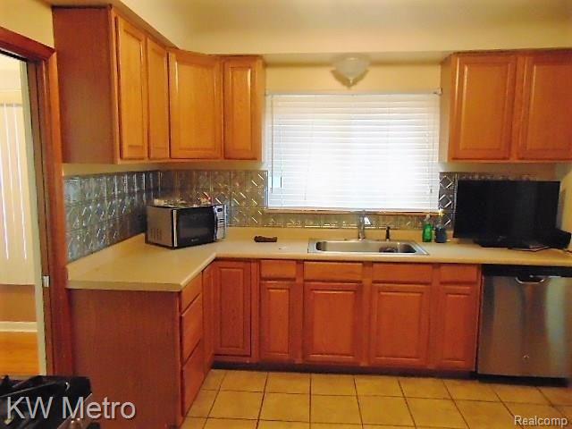 11394 Hemingway Street Redford, MI 48239 - Photo 3 of 12 DSC02526.JPG