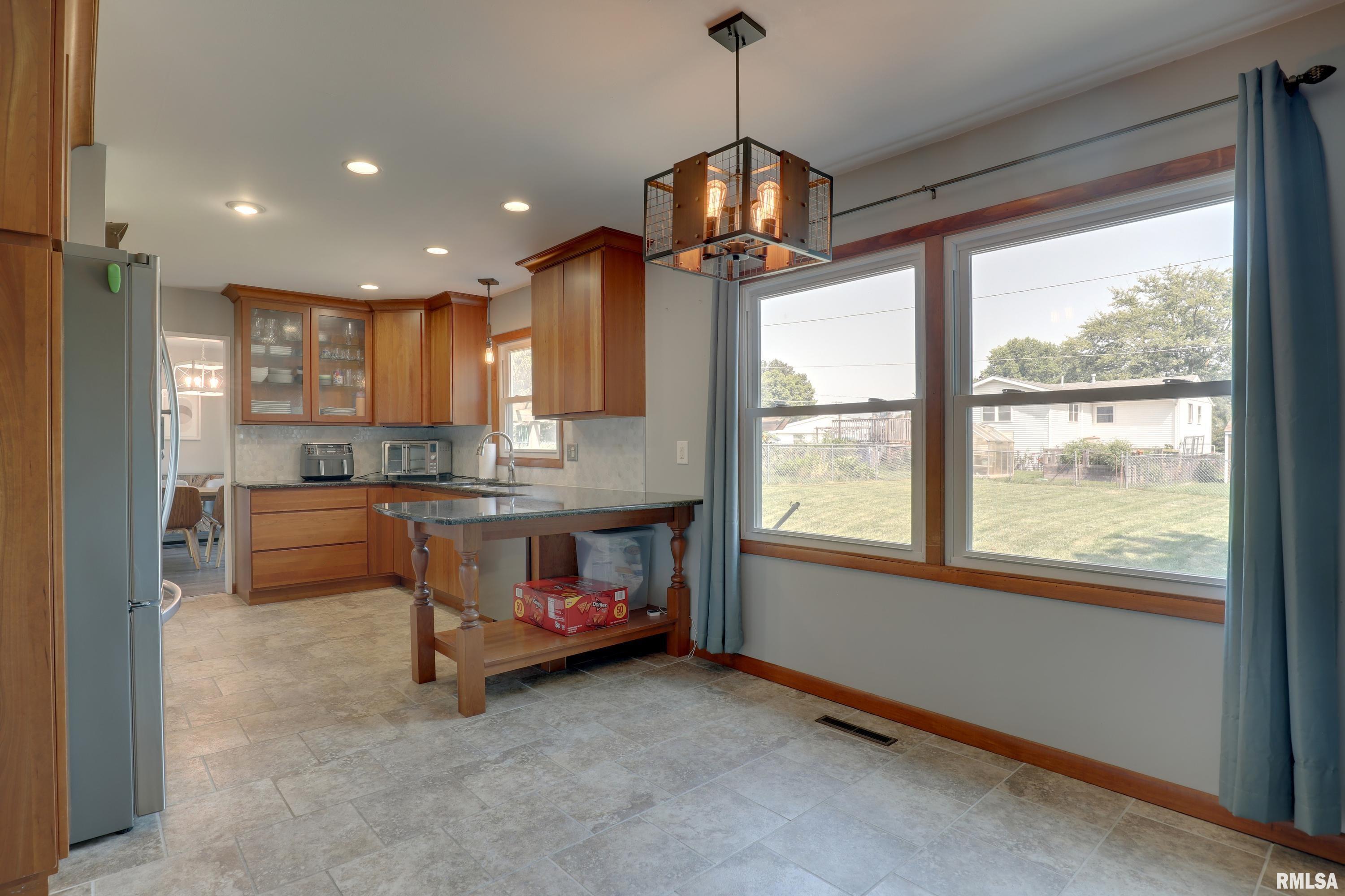 3613 Meadowbrook Road Quincy, IL 62305 - Photo 10 of 28 Gallery Image 10