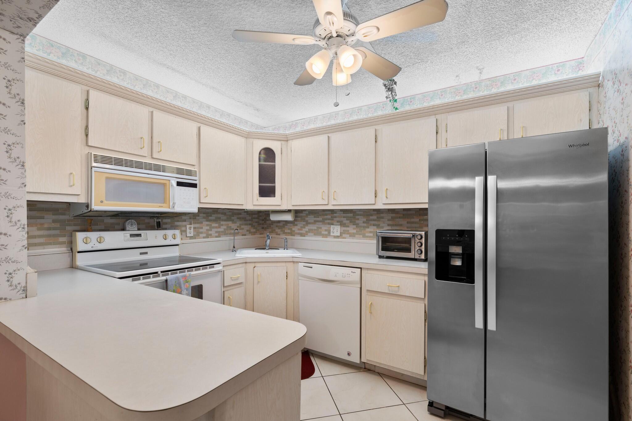 336 Pine Ridge Circle, Unit B1 Greenacres, FL 33463 - Photo 9 of 30 DSC07923.jpg-FULL