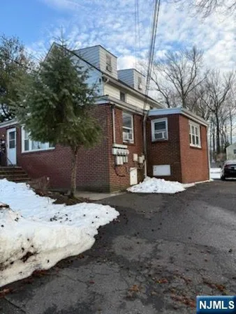 $2,100 | 132 Grove Street, Unit 1, Bergenfield, NJ 07621