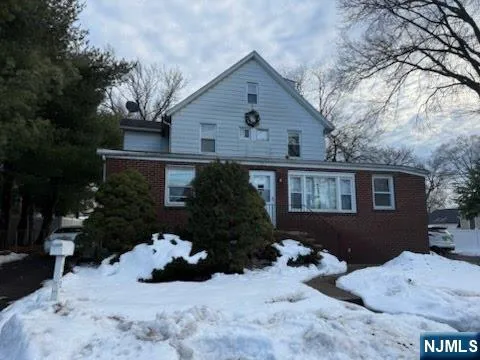 $2,100 | 132 Grove Street, Unit 1, Bergenfield, NJ 07621
