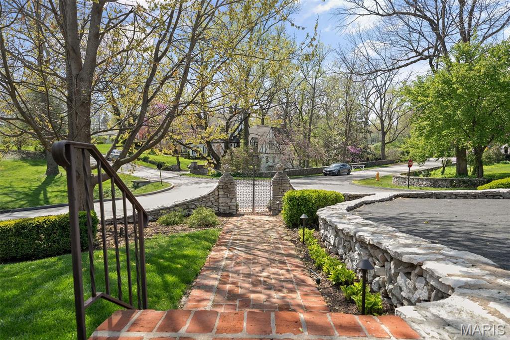 2 Northcote Road St. Louis, MO 63144 - Photo 4 of 54 Gallery Image 4
