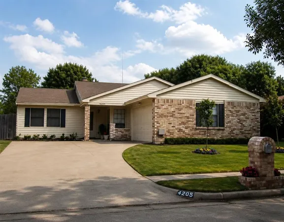 $2,100 | 4205 Greencrest Drive, Arlington, TX 76016