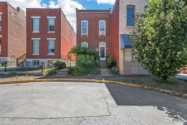 $290,000 | 2350 Hickory Street, St. Louis, MO 63104