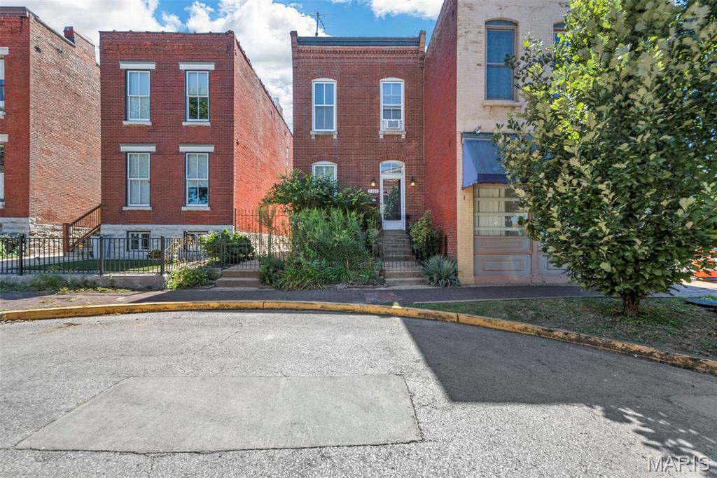 2350 Hickory Street St. Louis, MO 63104 - Photo 1 of 33