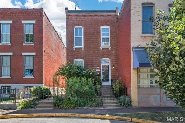 $290,000 | 2350 Hickory Street, St. Louis, MO 63104