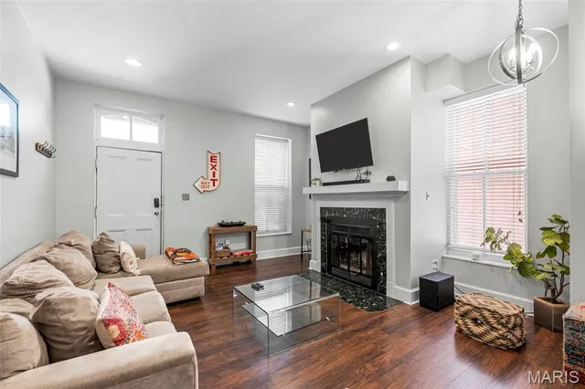 $290,000 | 2350 Hickory Street, St. Louis, MO 63104