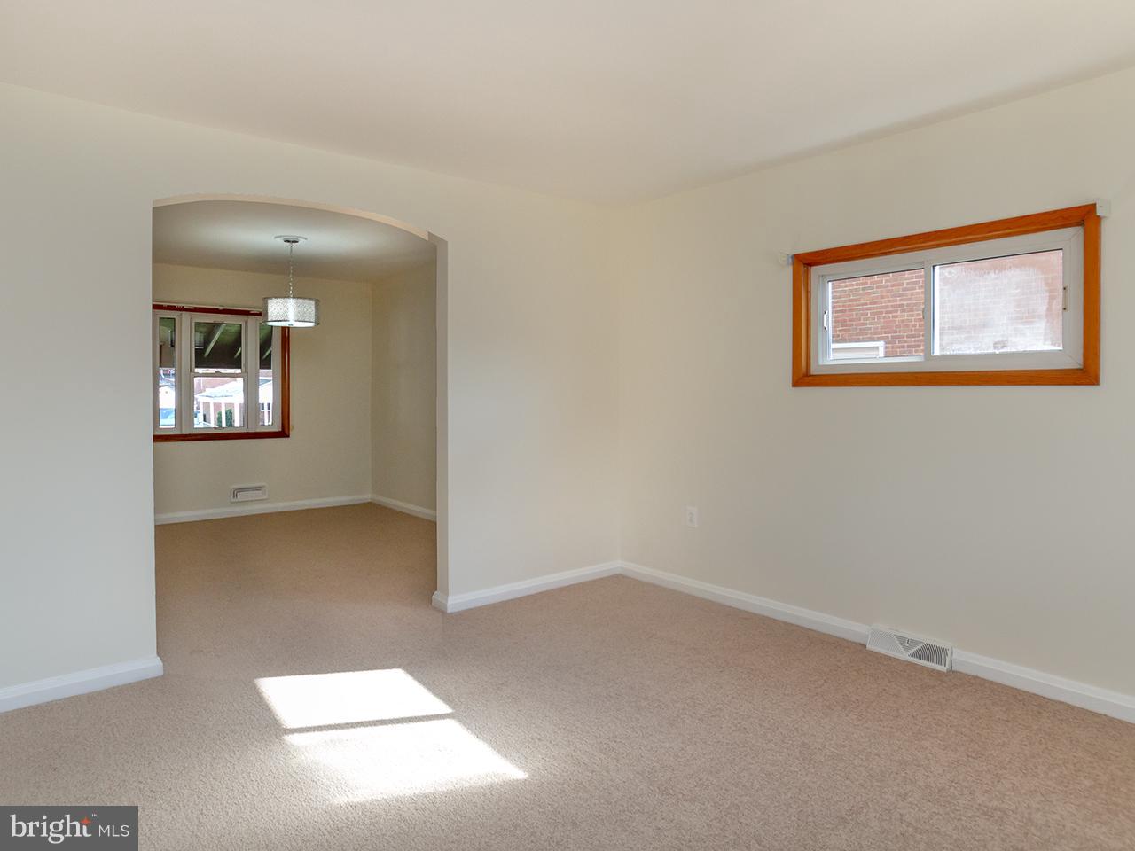 1949 Wareham Road Baltimore, MD 21222 - Photo 5 of 30 Living Room