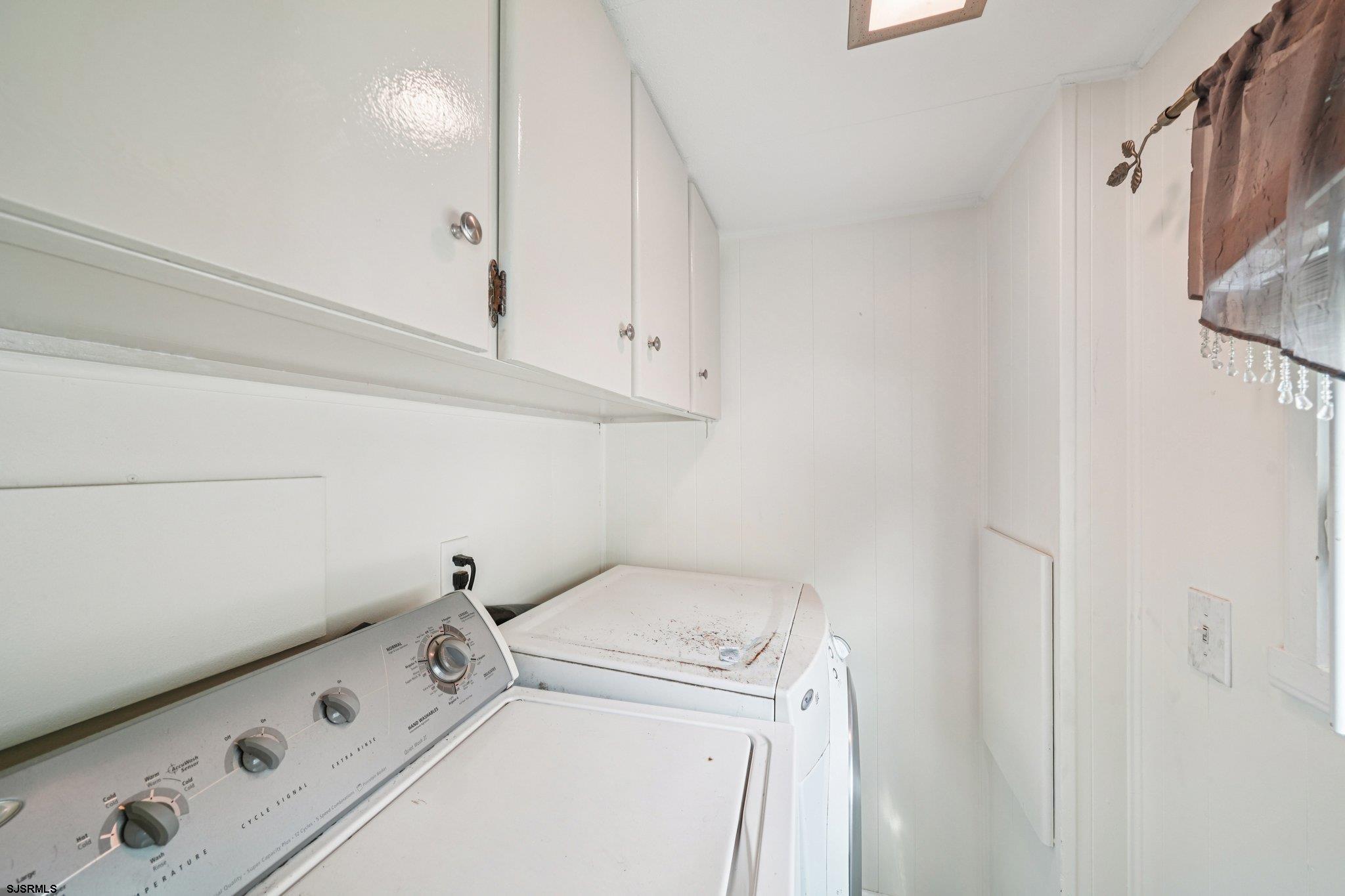 2528 Tilton Road Egg Harbor Township, NJ 08234 - Photo 18 of 31 a utility room with dryer and washer