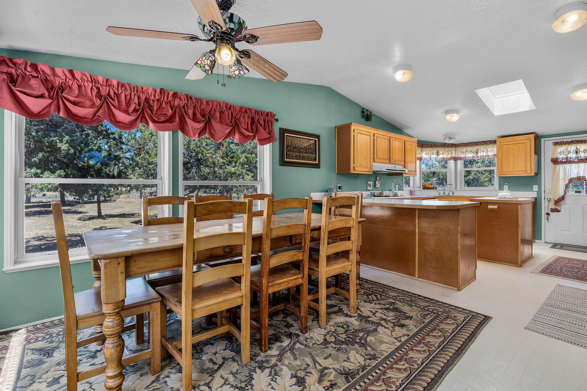 5638 Southwest Shad Road Terrebonne, OR 97760 - Photo 11 of 43 Dining area