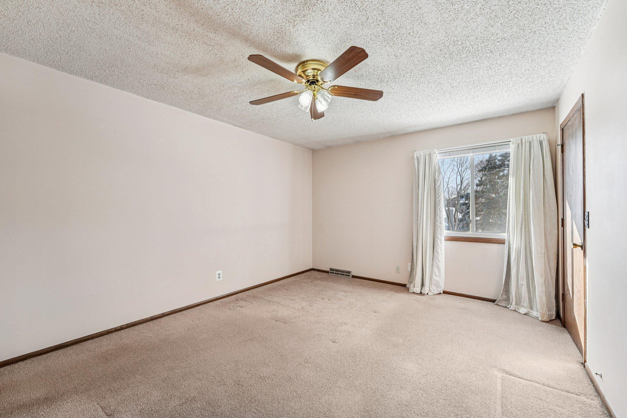 8275 Cypress Lane Eden Prairie, MN 55347 - Photo 12 of 38