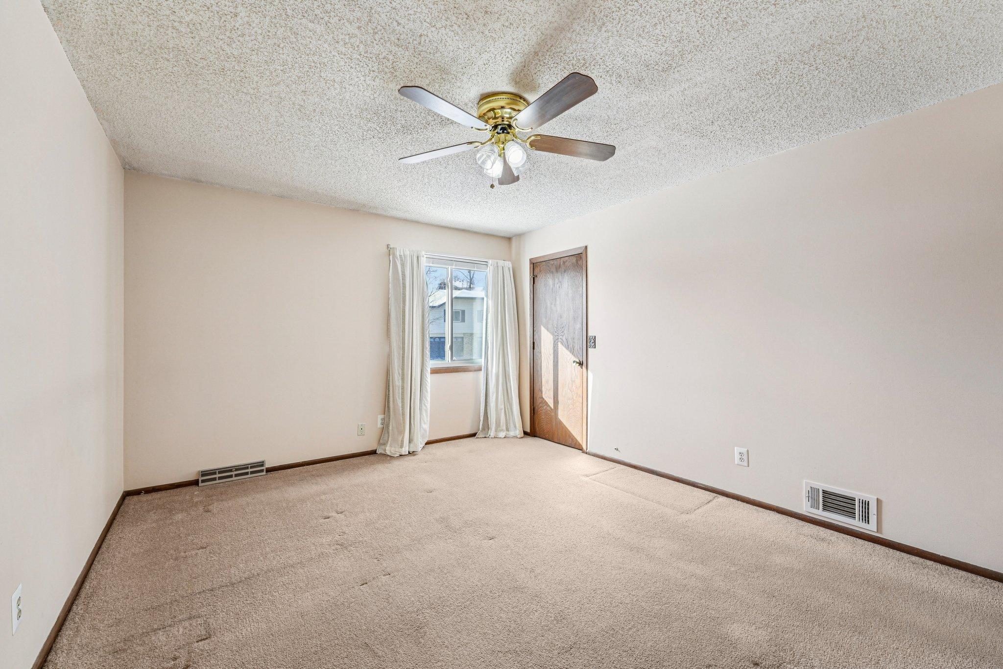 8275 Cypress Lane Eden Prairie, MN 55347 - Photo 13 of 38